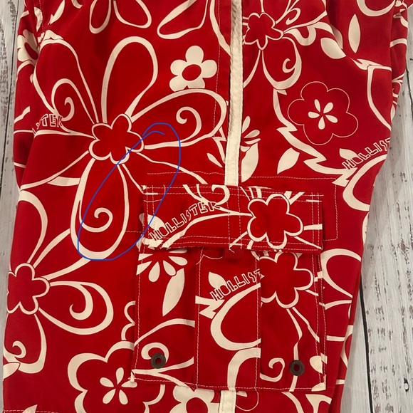 Vintage Hollister Men’s M. Red Hawaiian Floral & Logo Cargo Swim Trunk Shorts - Picture 11 of 13